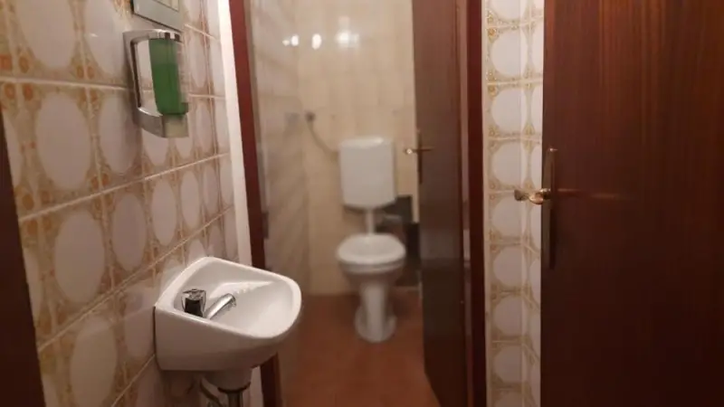 Double Room with Shared Toilet in the Hall
